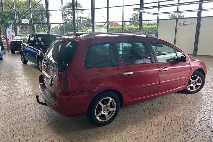 Rød Peugeot 307 fra 2004