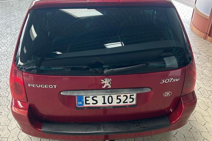 Rød Peugeot 307 fra 2004