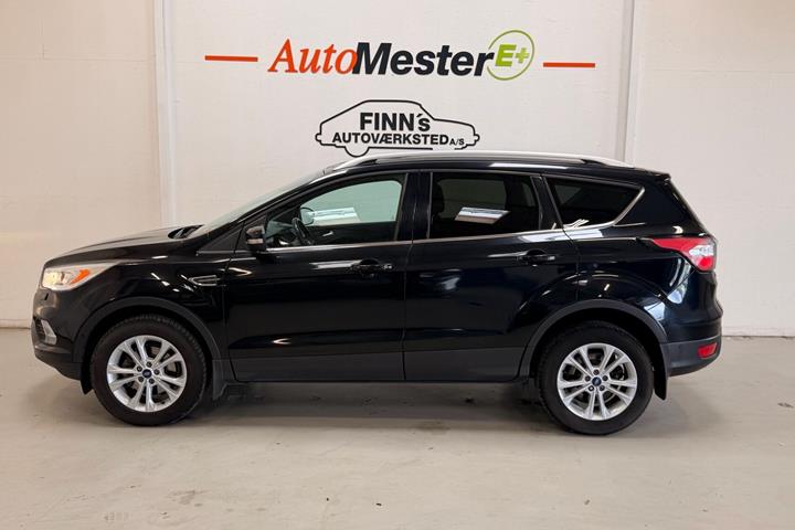 Sort Ford Kuga fra 2016