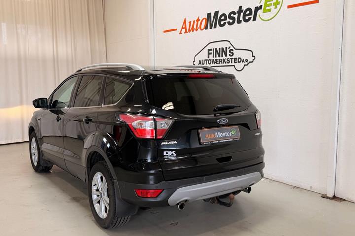 Sort Ford Kuga fra 2016