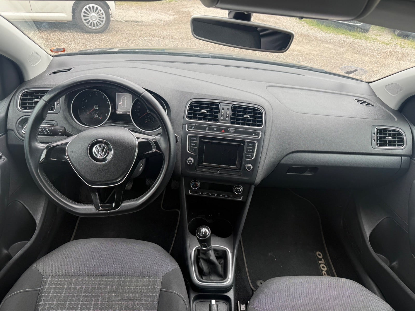 Sort VW Polo fra 2015
