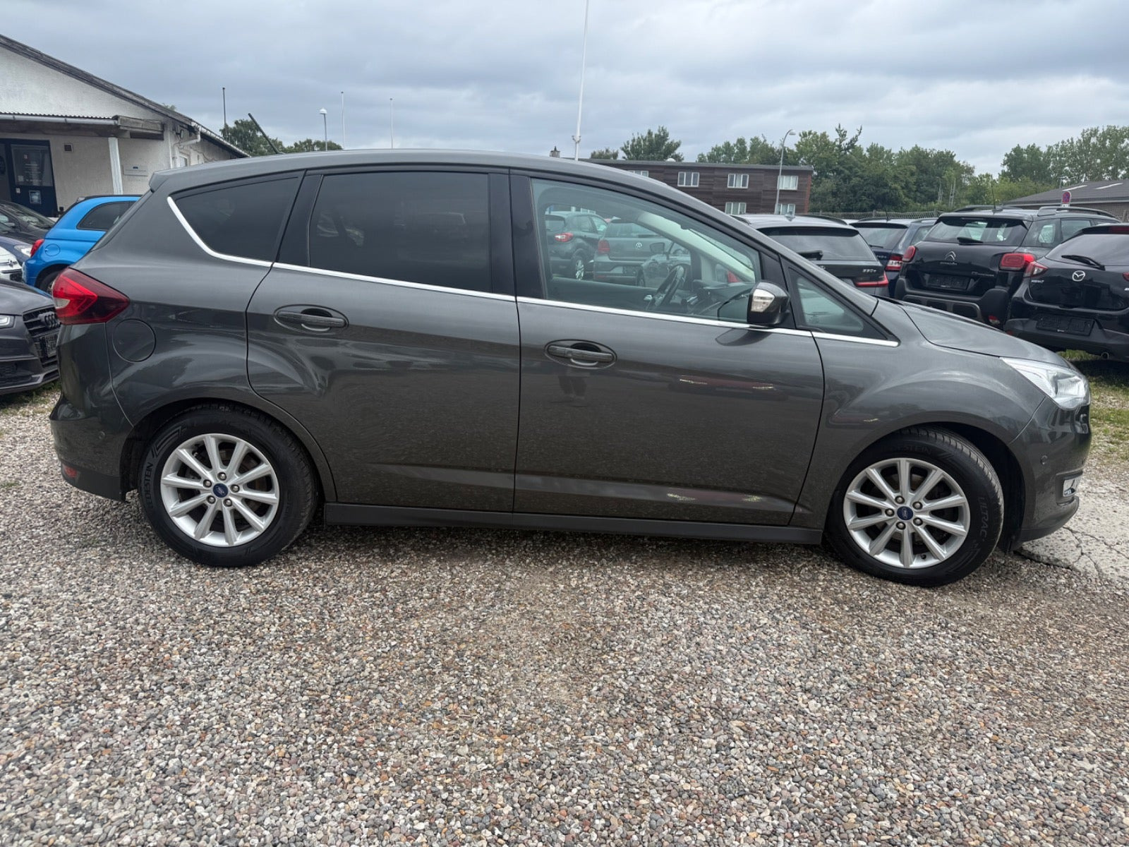 Grå Ford C-MAX fra 2019