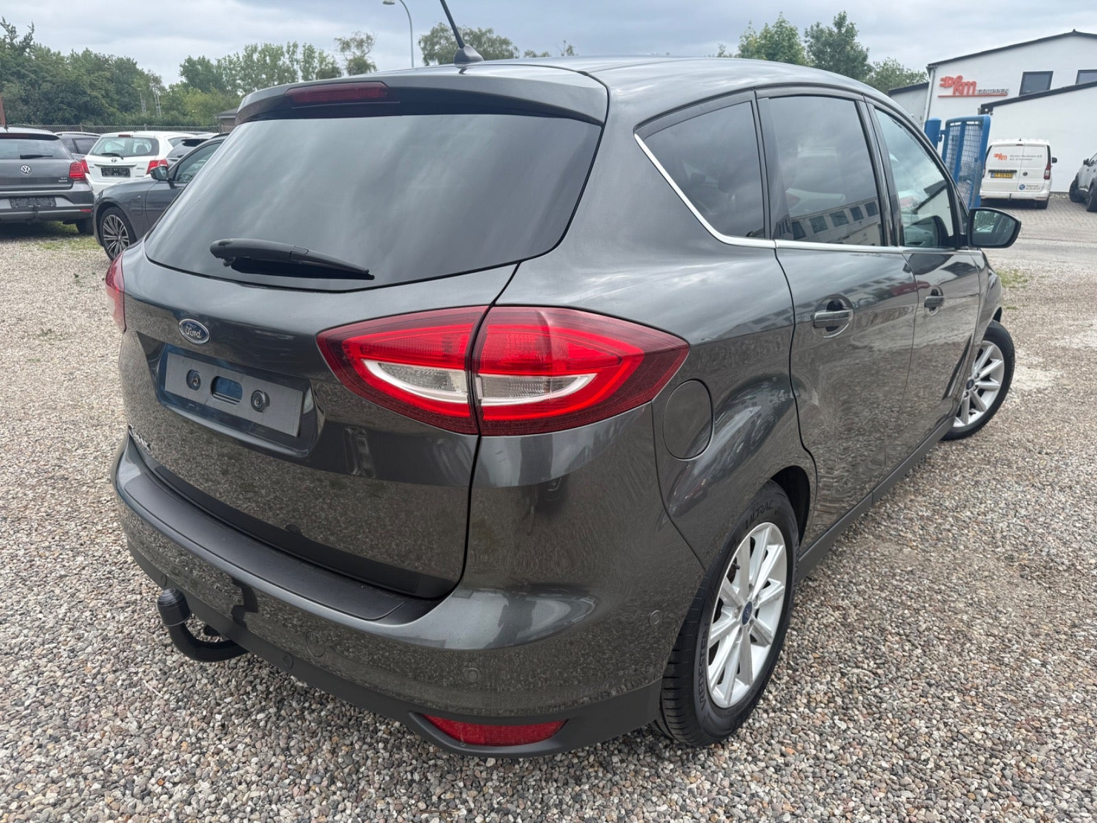 Grå Ford C-MAX fra 2019