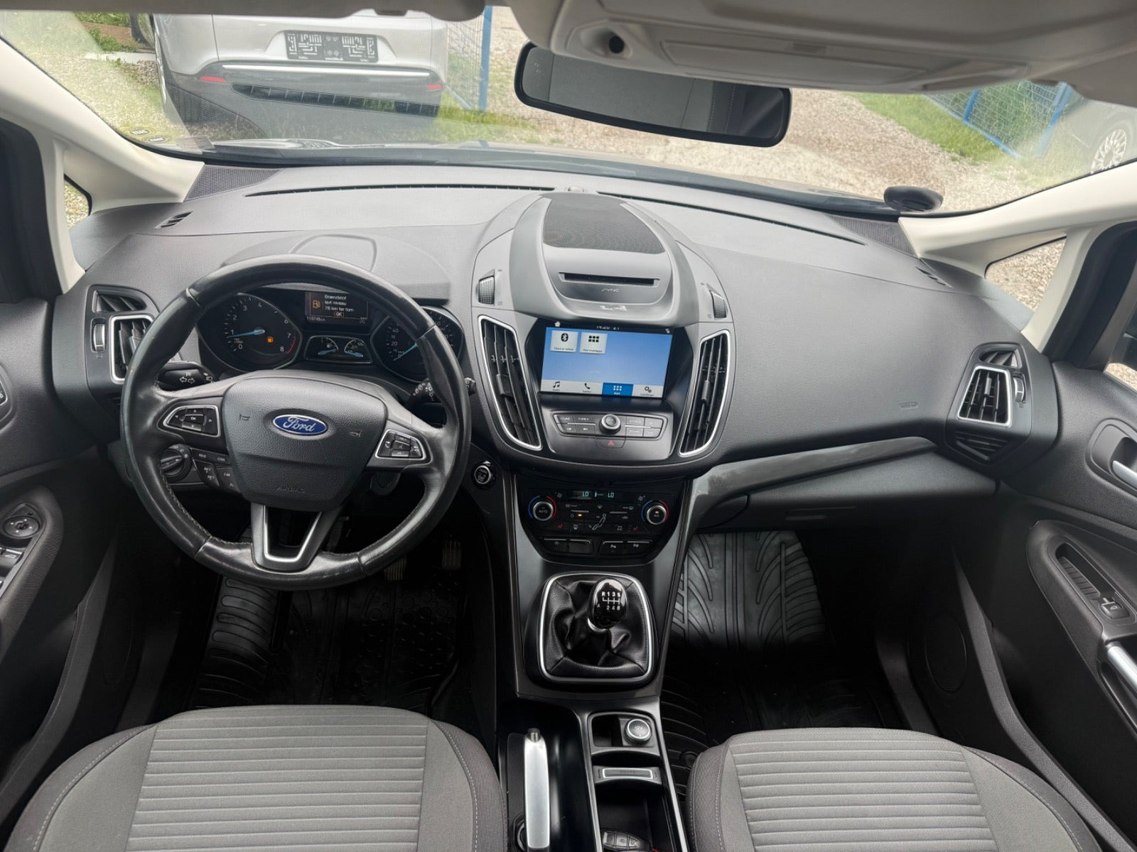 Grå Ford C-MAX fra 2019