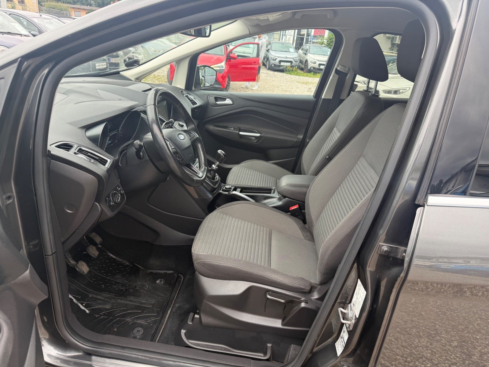 Grå Ford C-MAX fra 2019