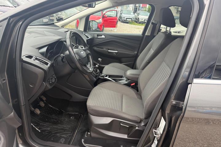 Grå Ford C-MAX fra 2019