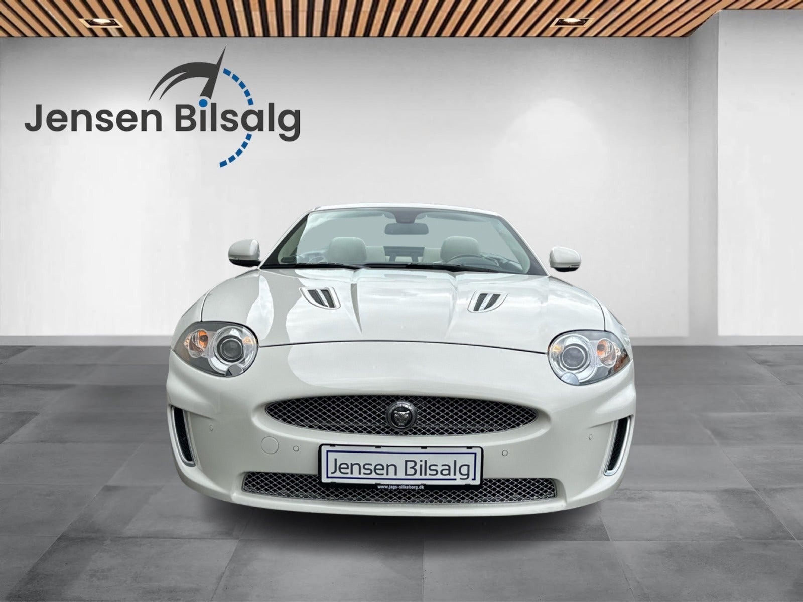 Hvid Jaguar XKR fra 2009
