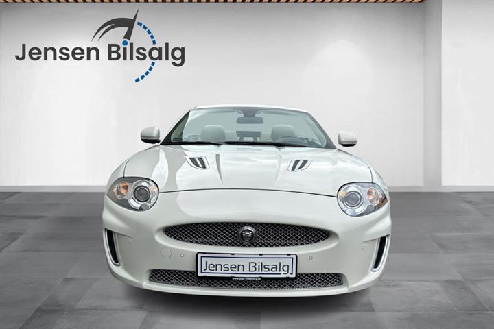 Hvid Jaguar XKR fra 2009