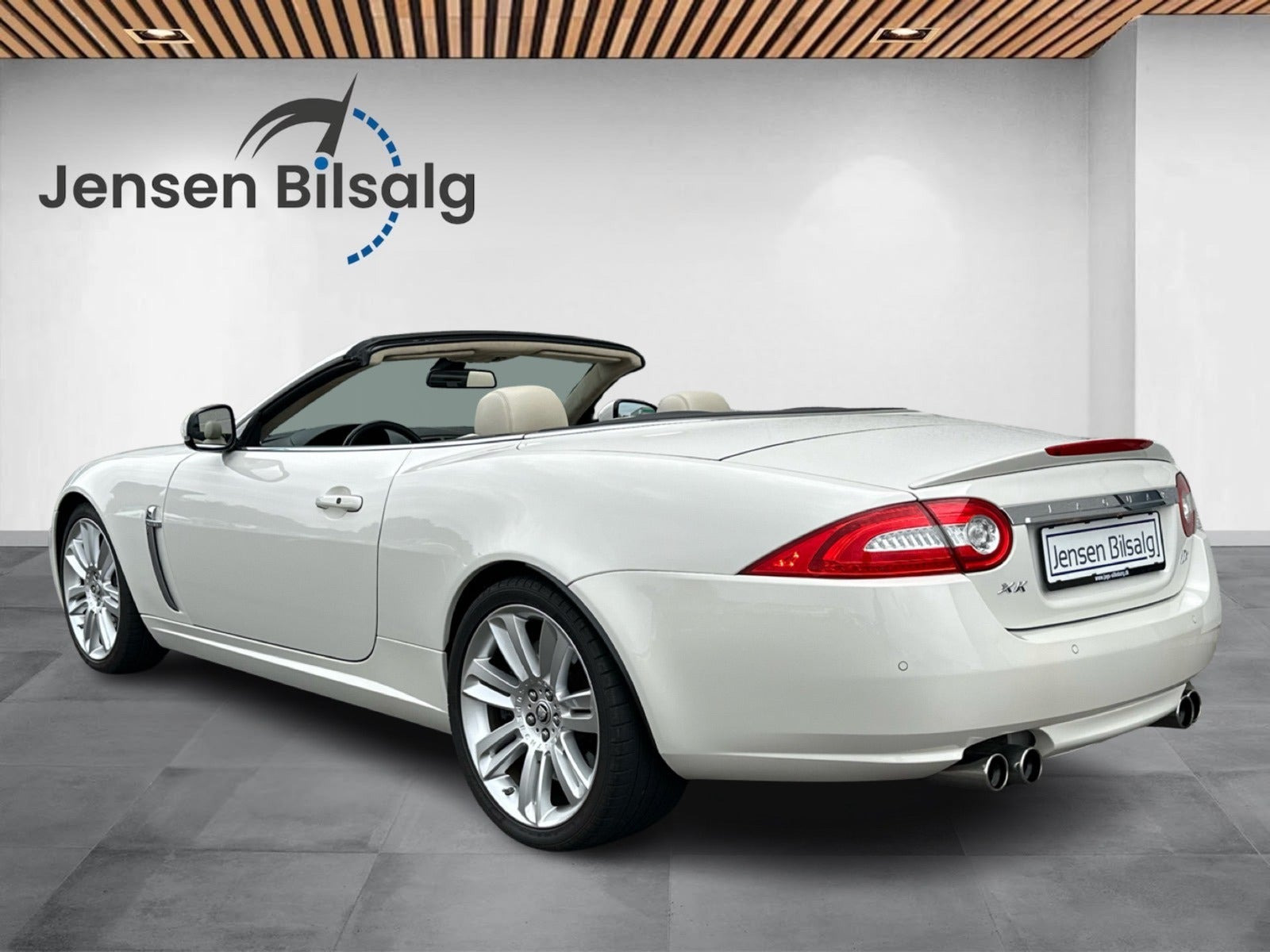 Hvid Jaguar XKR fra 2009