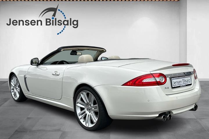 Hvid Jaguar XKR fra 2009