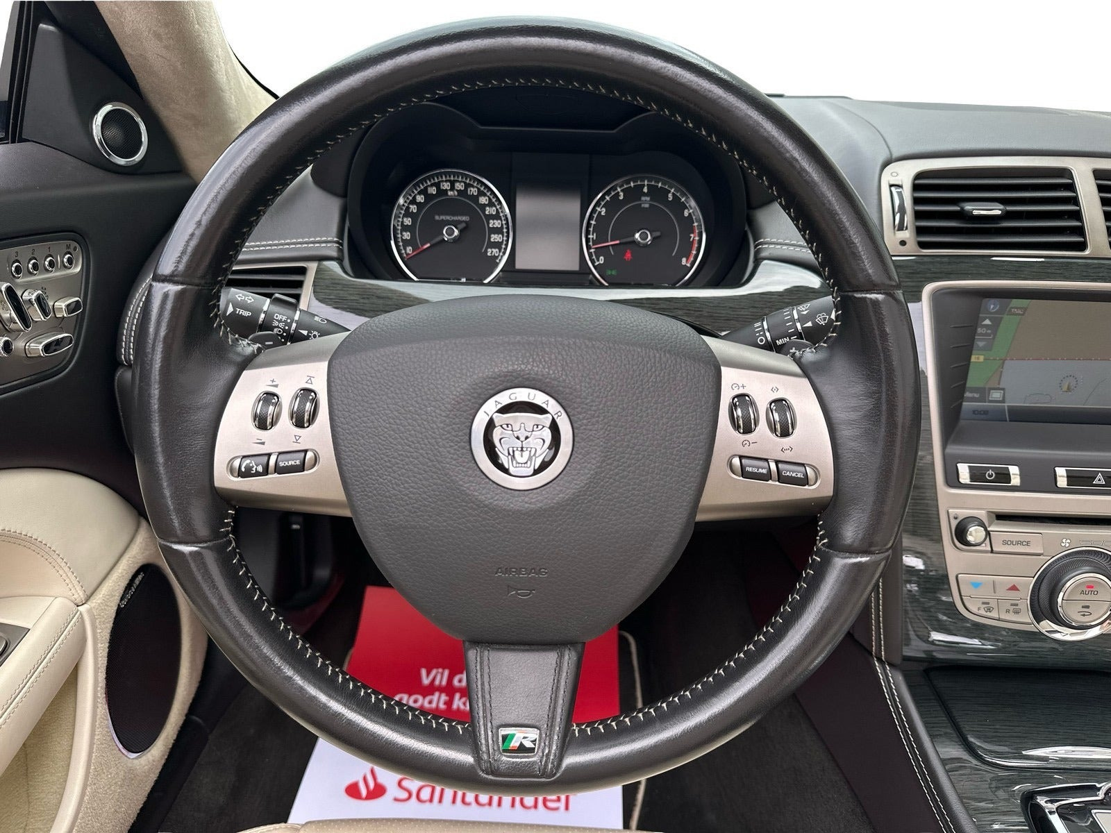 Hvid Jaguar XKR fra 2009