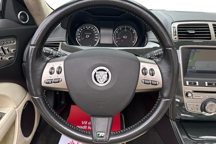 Hvid Jaguar XKR fra 2009