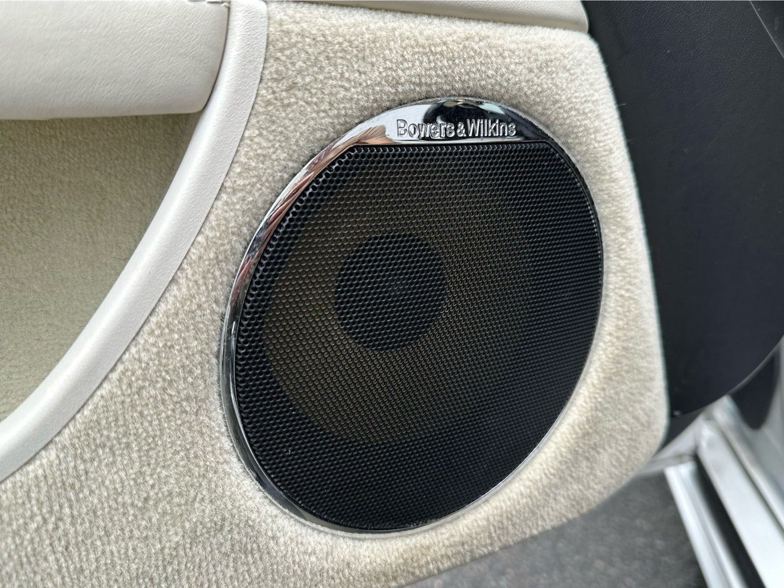 Hvid Jaguar XKR fra 2009