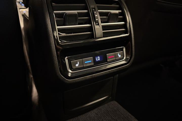 Sort VW Passat fra 2016