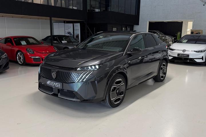 Grå Peugeot e-3008 fra 2024