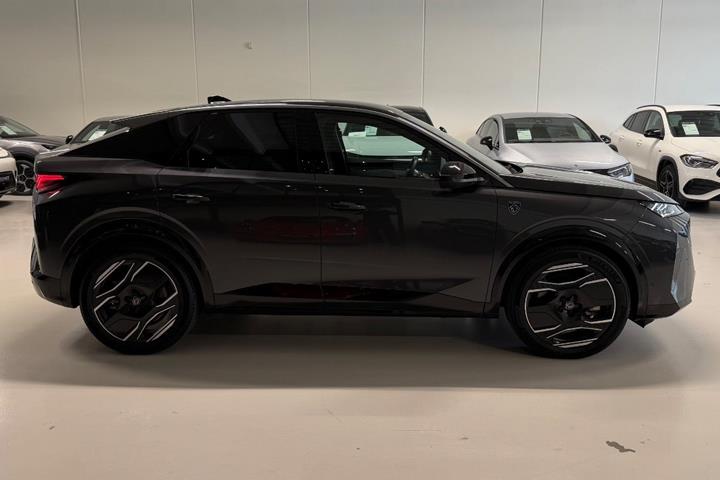 Grå Peugeot e-3008 fra 2024