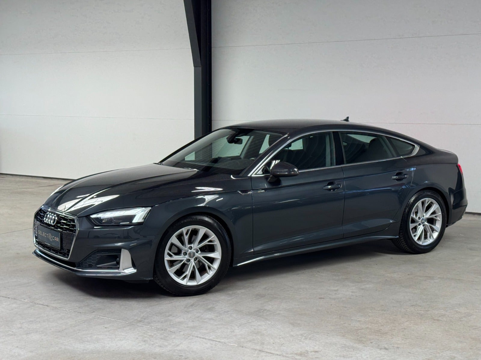 Grå Audi A5 fra 2020