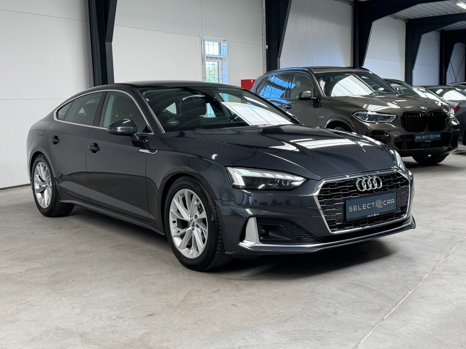 Grå Audi A5 fra 2020