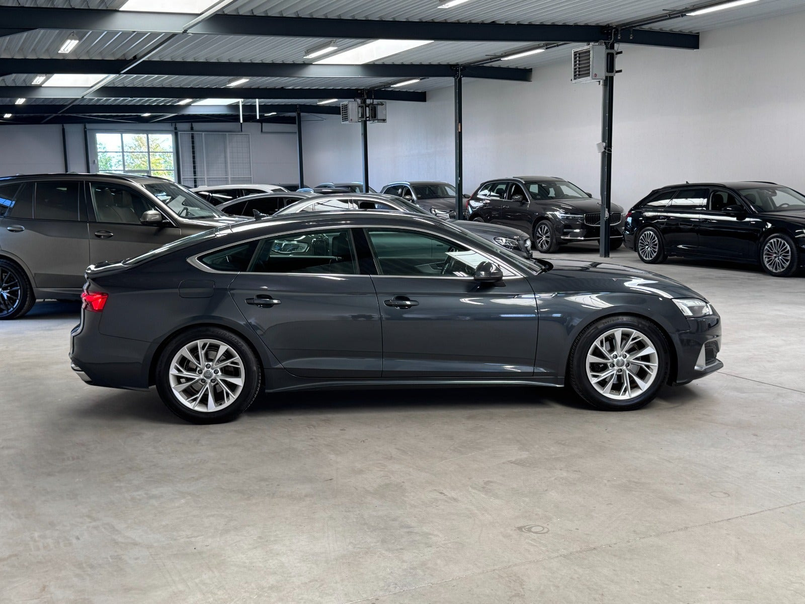 Grå Audi A5 fra 2020