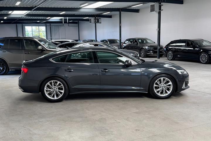 Grå Audi A5 fra 2020
