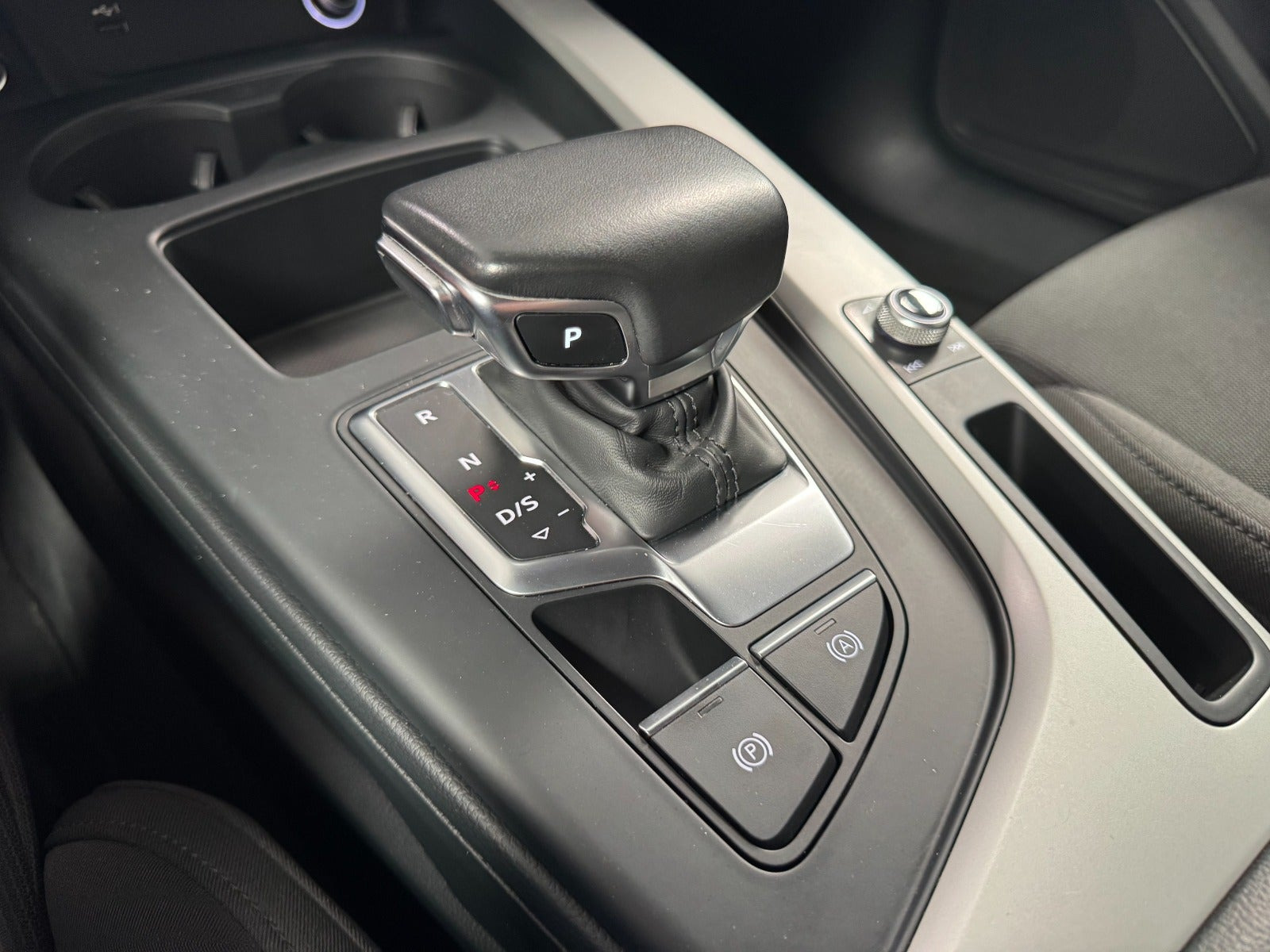 Grå Audi A5 fra 2020