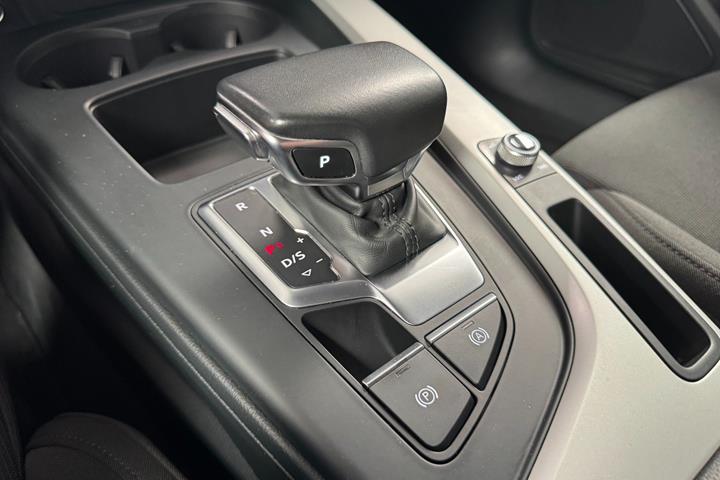 Grå Audi A5 fra 2020
