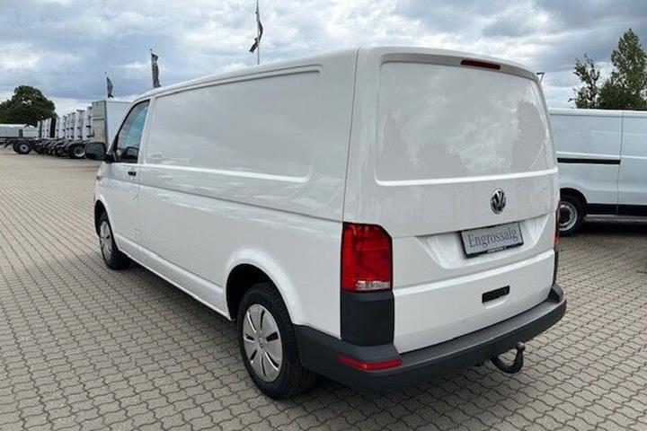 Hvid VW Transporter fra 2021