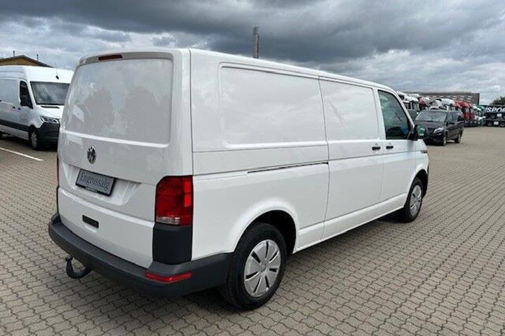 Hvid VW Transporter fra 2021
