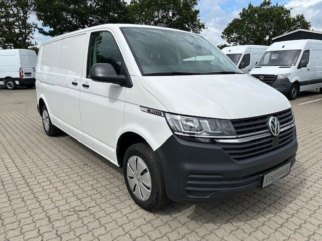 Hvid VW Transporter fra 2021