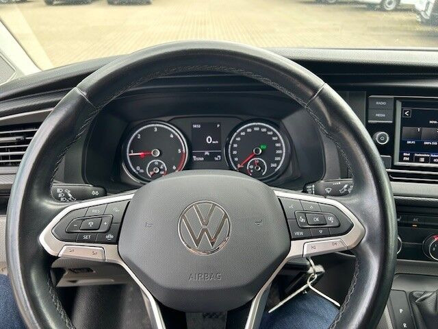 Hvid VW Transporter fra 2021