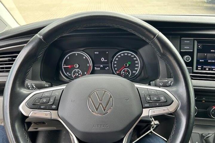 Hvid VW Transporter fra 2021