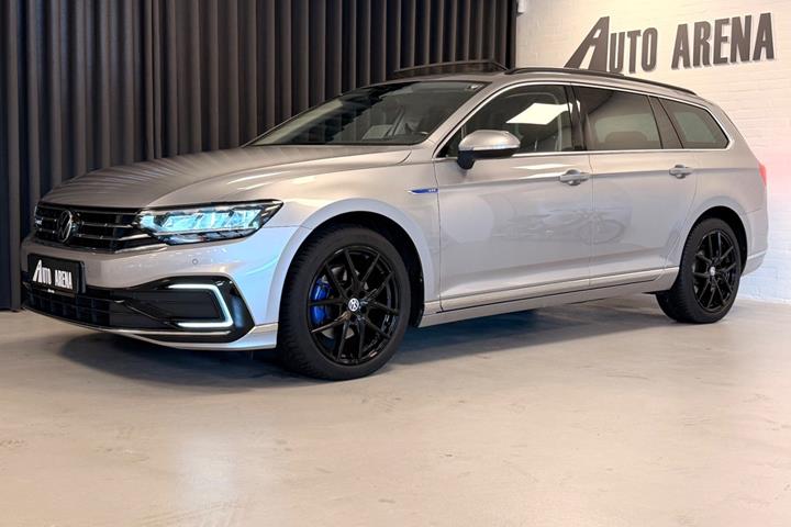 Sølv VW Passat fra 2021