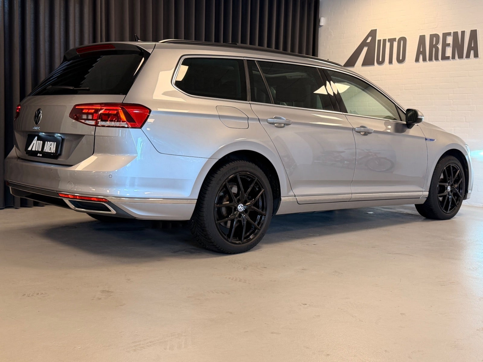 Sølv VW Passat fra 2021