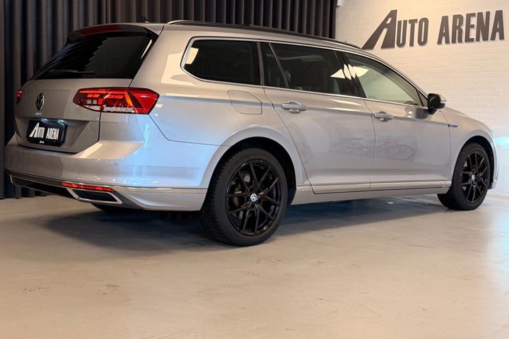 Sølv VW Passat fra 2021