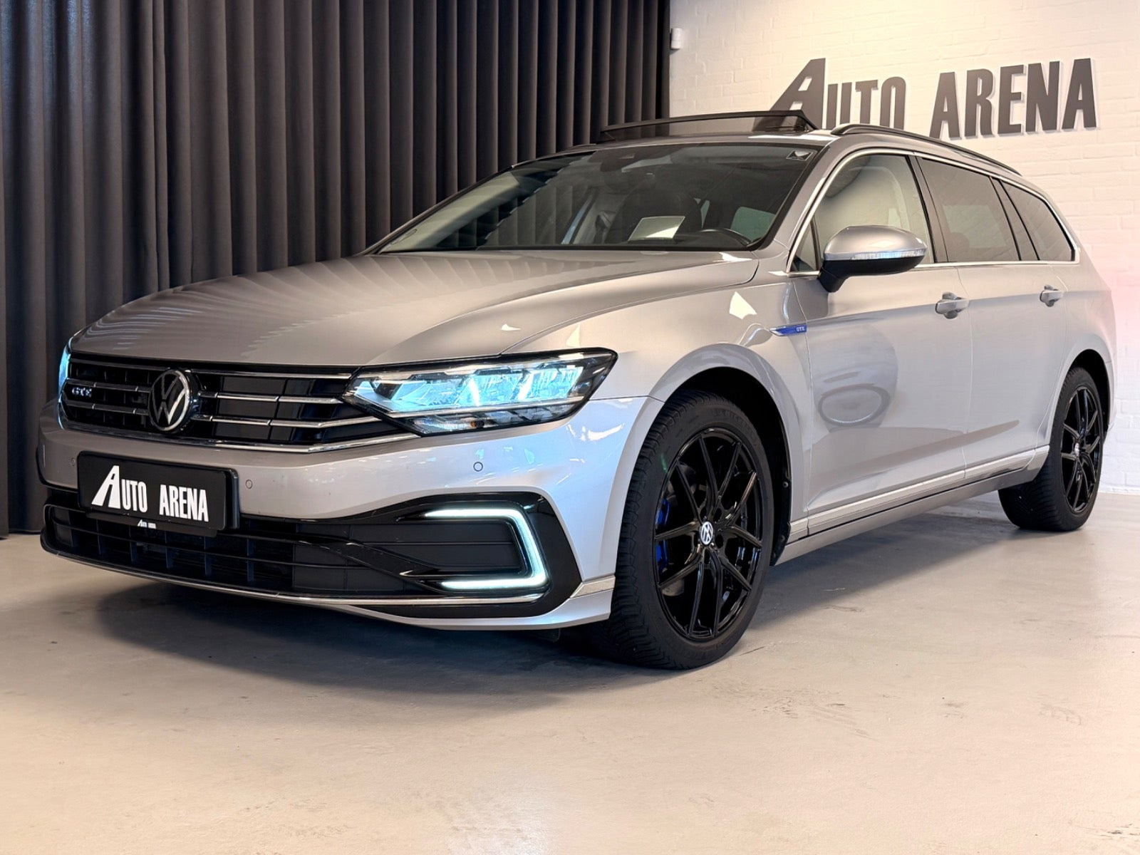 Sølv VW Passat fra 2021
