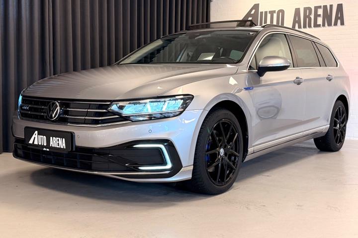 Sølv VW Passat fra 2021