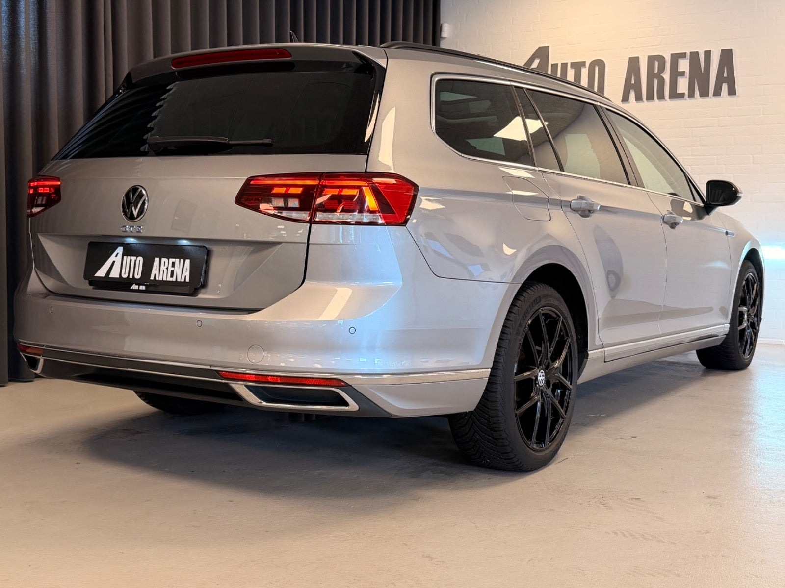 Sølv VW Passat fra 2021
