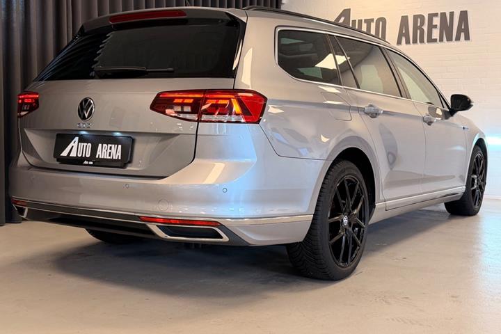 Sølv VW Passat fra 2021
