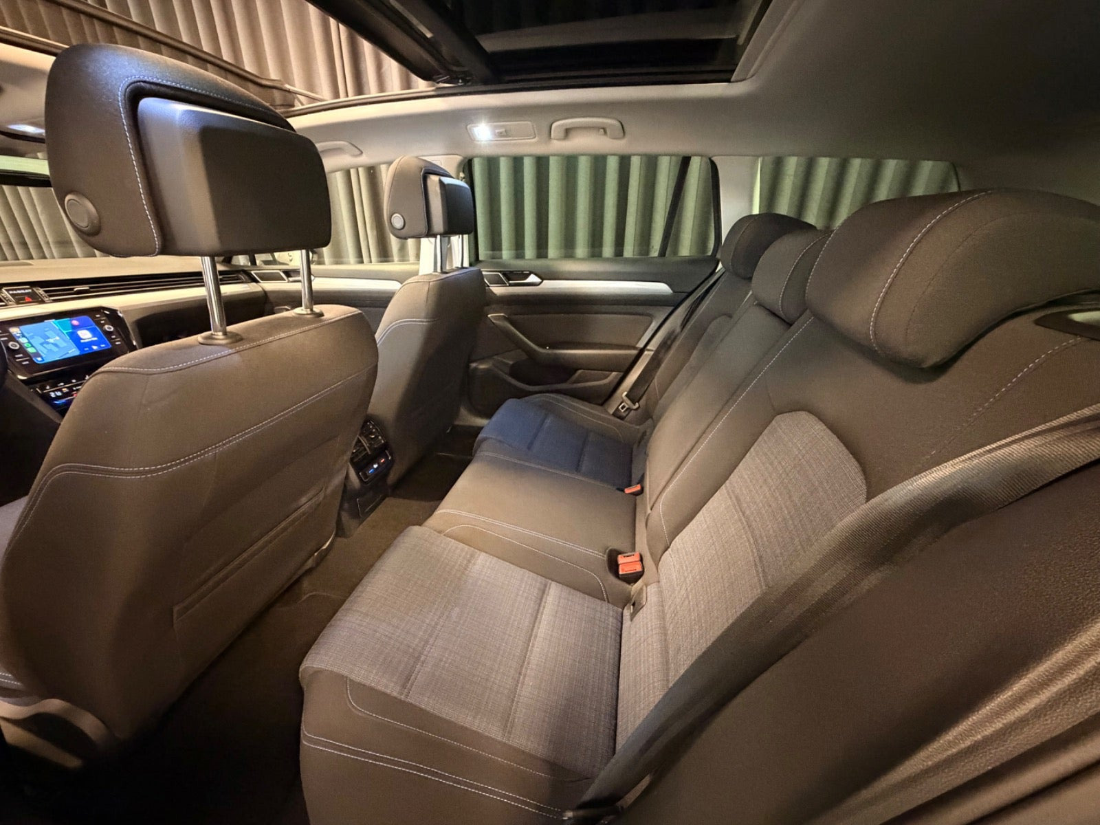 Sølv VW Passat fra 2021