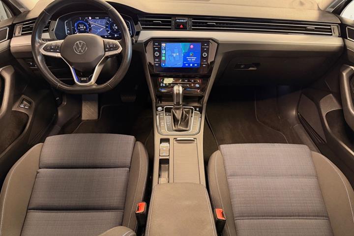 Sølv VW Passat fra 2021