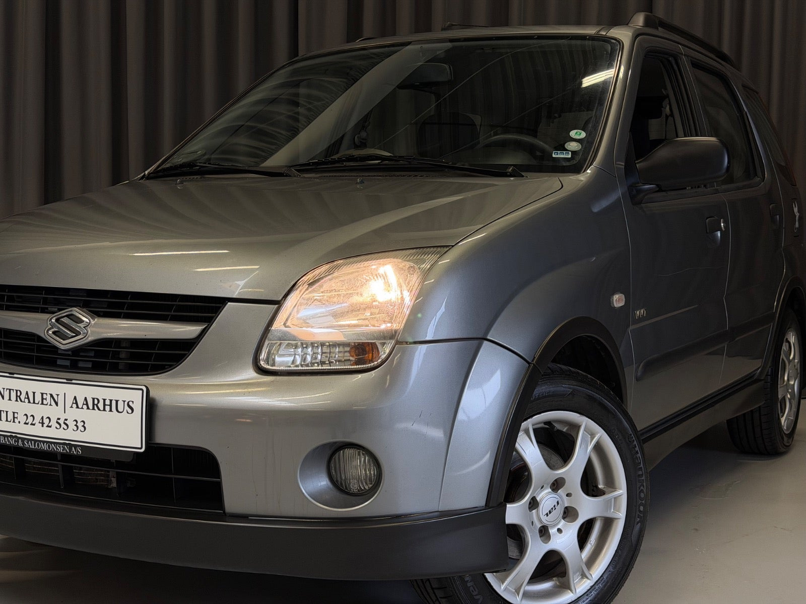 Grå Suzuki Ignis fra 2005