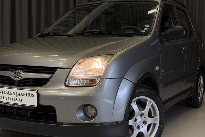 Grå Suzuki Ignis fra 2005