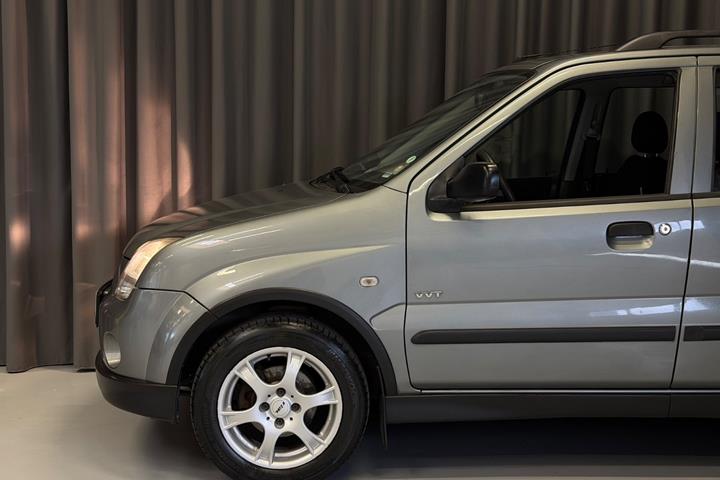 Grå Suzuki Ignis fra 2005