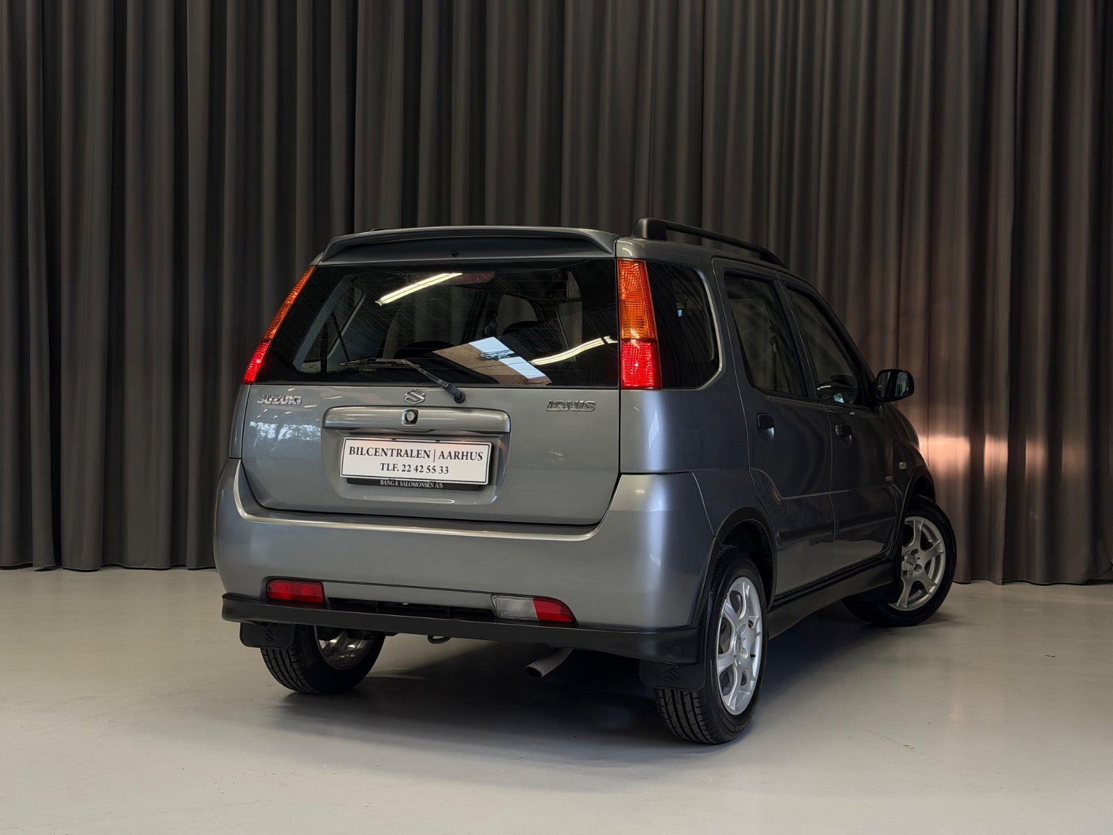 Grå Suzuki Ignis fra 2005