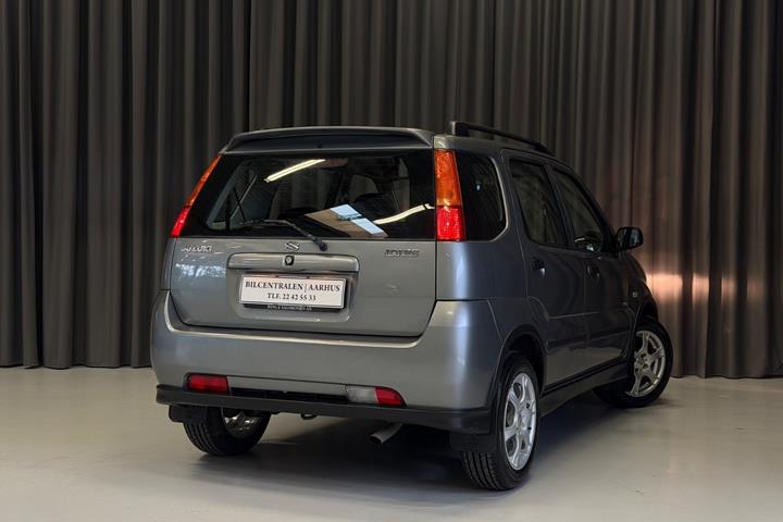Grå Suzuki Ignis fra 2005