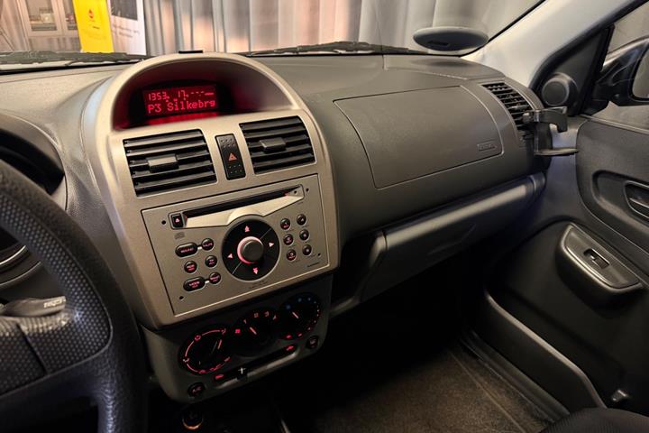 Grå Suzuki Ignis fra 2005