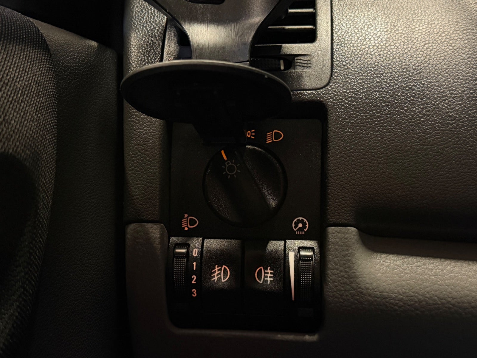 Grå Suzuki Ignis fra 2005