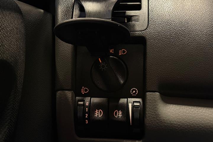 Grå Suzuki Ignis fra 2005