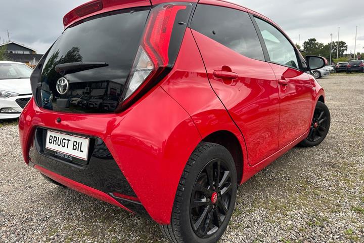 Rød Toyota Aygo fra 2019