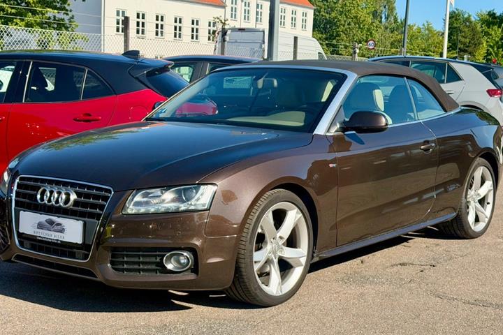 Brun Audi A5 fra 2010 set udefra